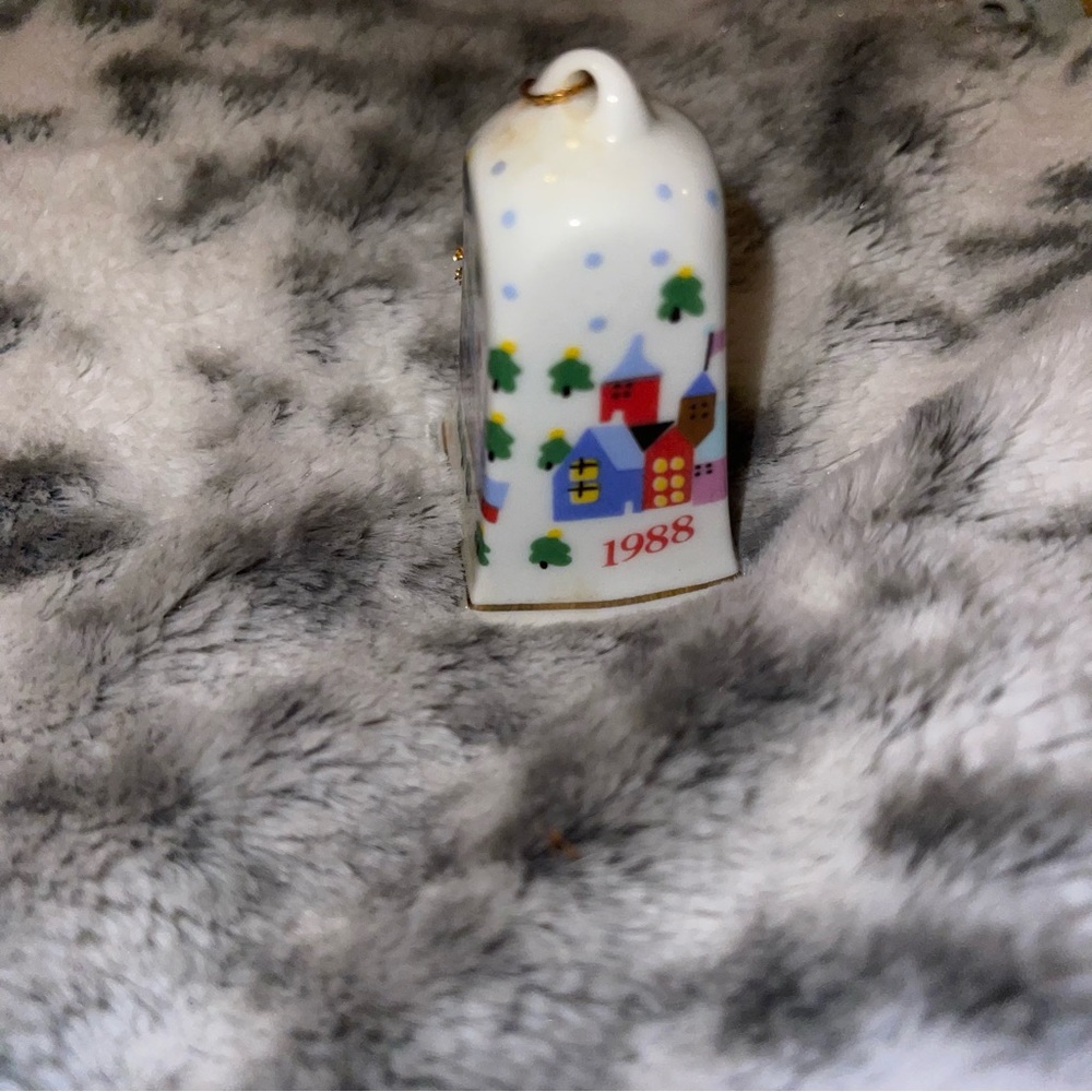 LVC mini bell ornament